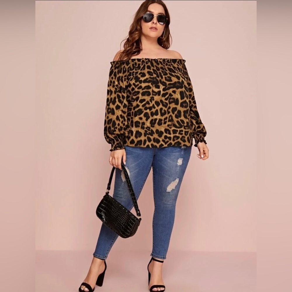 SOLD!!! SHEIN Top - Picture 2 of 5